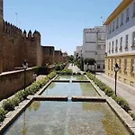 Fantastico Junto A La Juderia Кордова